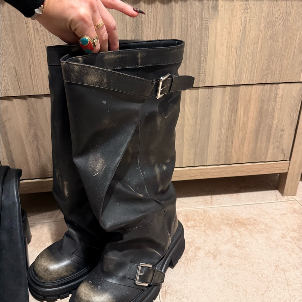 Women’s Grunge Vegan Leather Boots - Picture 4 of 6